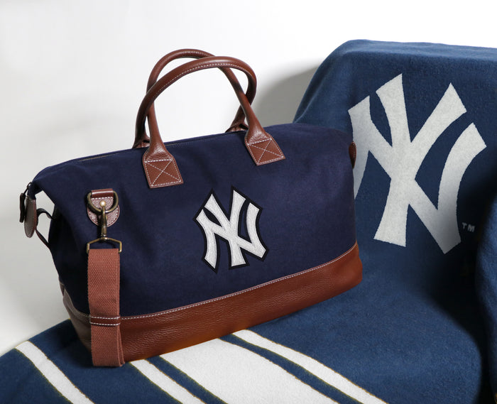 New York Yankees Duffle Bag and Jacquard Blanket Set